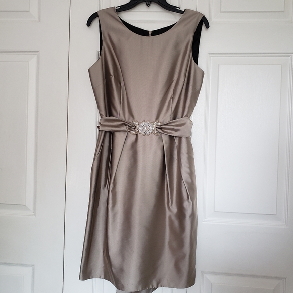 Alex Evenings Dresses & Skirts - Alex Evenings Dress with Beaded Belt and Pockets